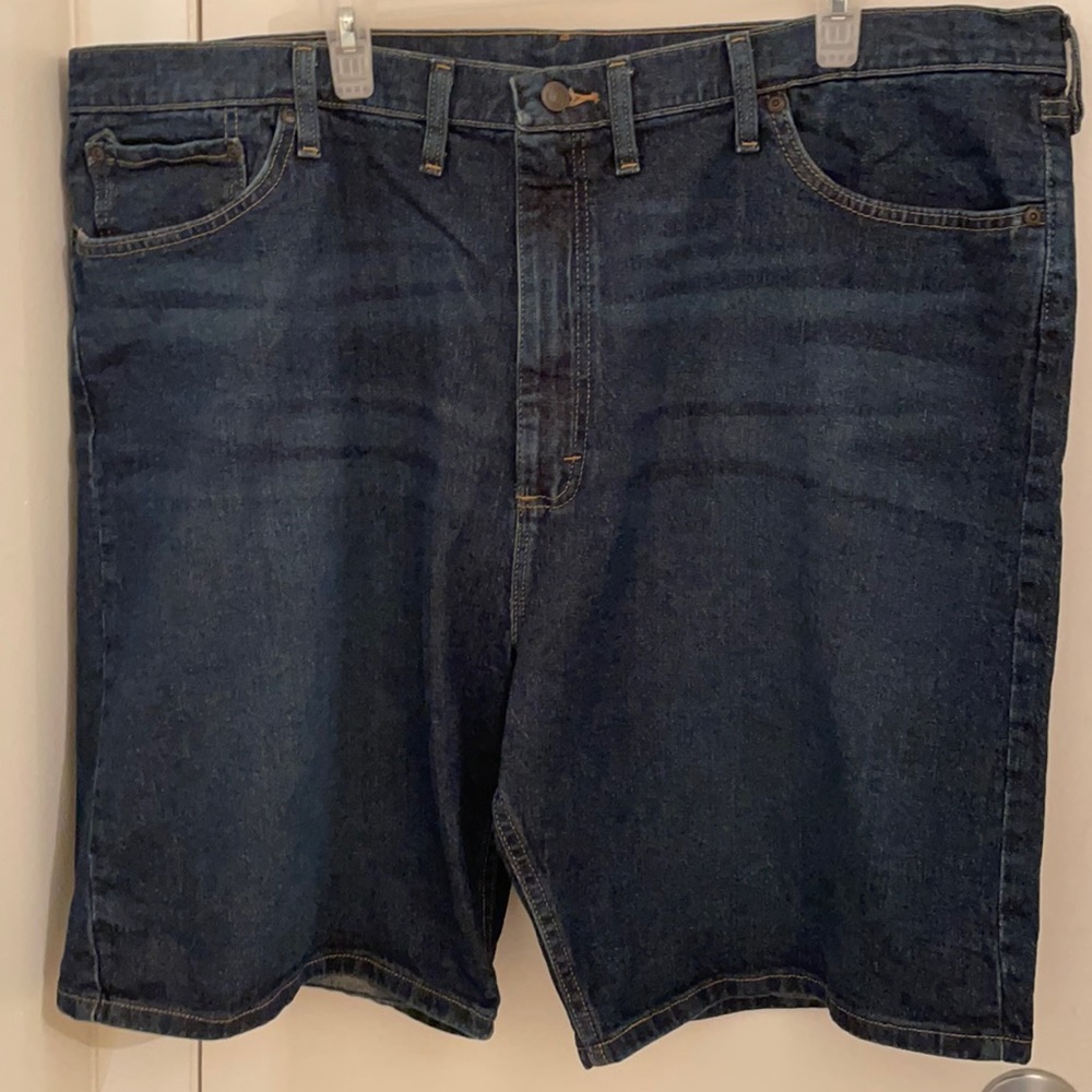 NWOT Men’s relaxed fit Wrangler shorts, size 44.